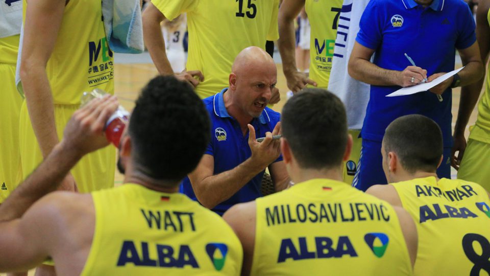 Der Albatross bei einem Basketballspiel von ALBA Berlin. Corporate Design von Realgestalt
